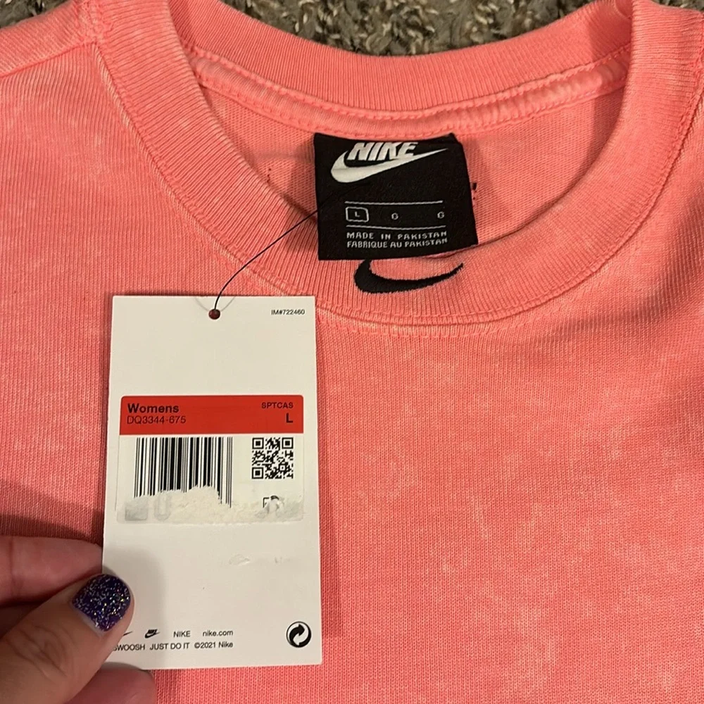 Pink Nike muscle tank size large NWT - Picture 3 of 3